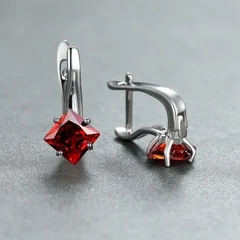 Brincos de Noivado com Pedra Azul-Água de Corte Diamante na Cor Dourada-9