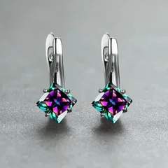 Brincos de Noivado com Pedra Azul-Água de Corte Diamante na Cor Dourada-26