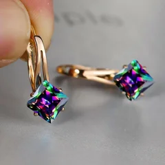 Brincos de Noivado com Pedra Azul-Água de Corte Diamante na Cor Dourada-19