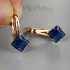 Brincos de Noivado com Pedra Azul-Água de Corte Diamante na Cor Dourada-14