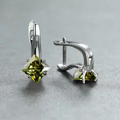 Brincos de Noivado com Pedra Azul-Água de Corte Diamante na Cor Dourada-7