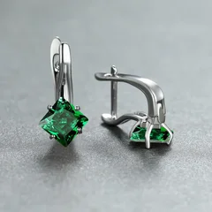 Brincos de Noivado com Pedra Azul-Água de Corte Diamante na Cor Dourada-5