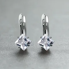 Brincos de Noivado com Pedra Azul-Água de Corte Diamante na Cor Dourada-25