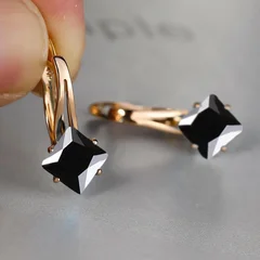 Brincos de Noivado com Pedra Azul-Água de Corte Diamante na Cor Dourada-12