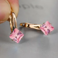 Brincos de Noivado com Pedra Azul-Água de Corte Diamante na Cor Dourada-16
