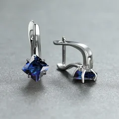 Brincos de Noivado com Pedra Azul-Água de Corte Diamante na Cor Dourada-10