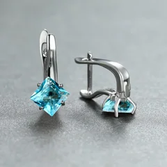 Brincos de Noivado com Pedra Azul-Água de Corte Diamante na Cor Dourada-6