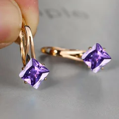 Brincos de Noivado com Pedra Azul-Água de Corte Diamante na Cor Dourada-18