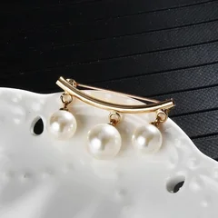 Sicherheitsnadel-Brosche mit Kette und Imitationsperlen-5